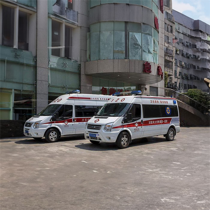 青海西宁兴华医院租赁私人救护车到西藏山南救护车出租转院多少钱