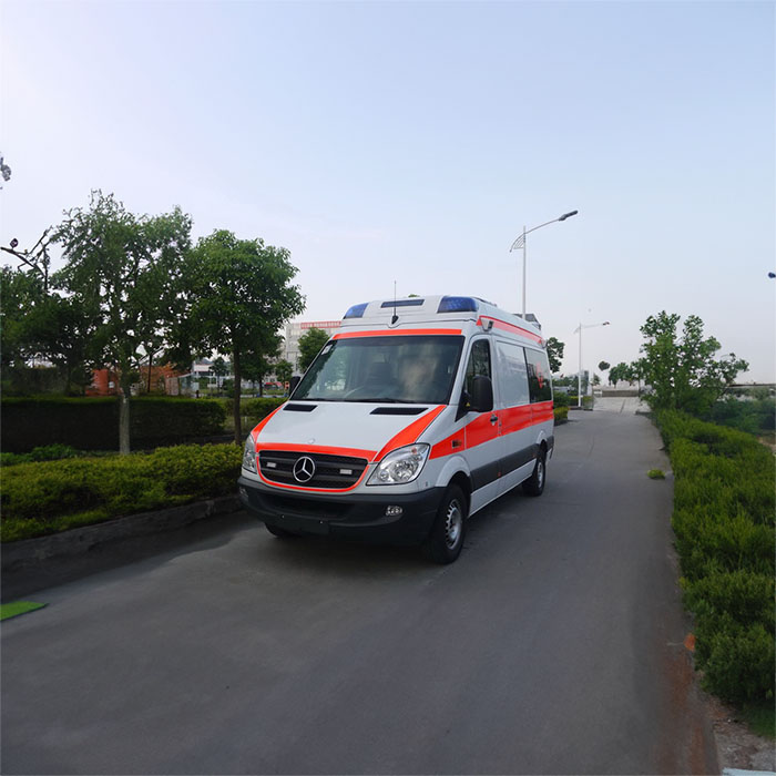 青海省西宁海南州贵德县河西镇中心卫生院租私人救护车到新疆昆玉救护车出租多少钱