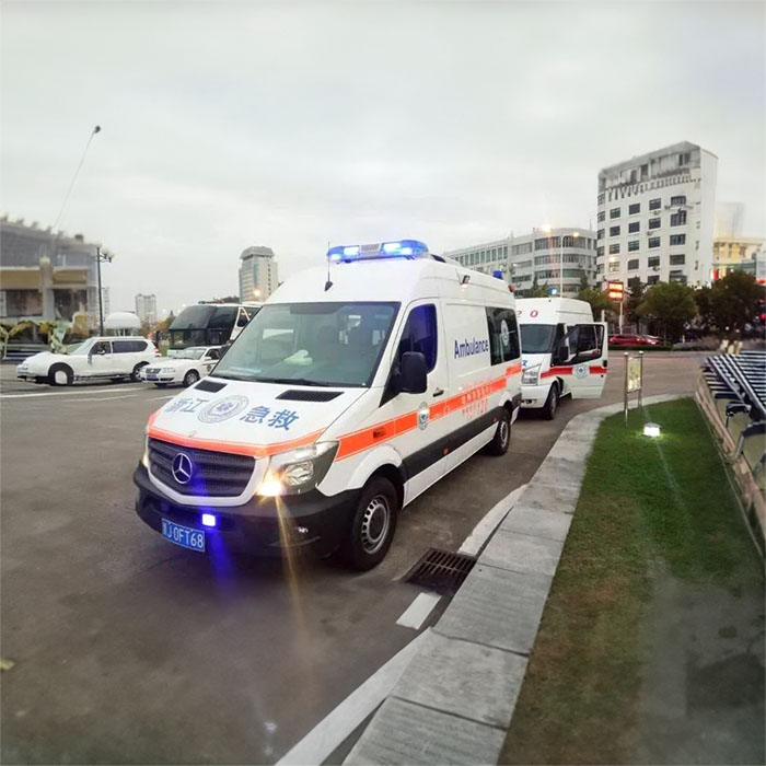 西宁市城西区通海路社区卫生院预约私人救护车租赁到甘肃庆阳医院救护车叫一次多少钱 出租