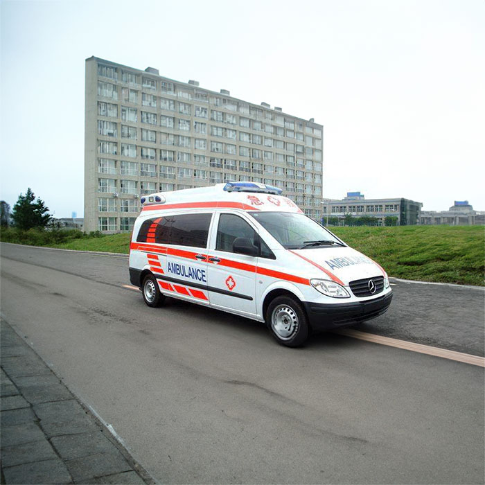 青大附院租用私人救护车到湖北黄冈救护车多少一公里出租