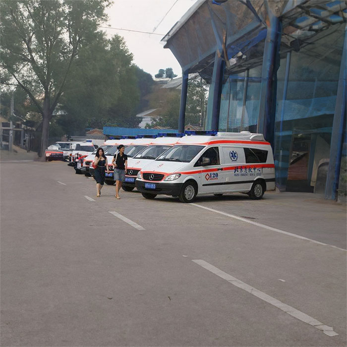 西宁市城中区仓门街社区卫生院租救护车护送到云南保山救护车出租哪个公司好