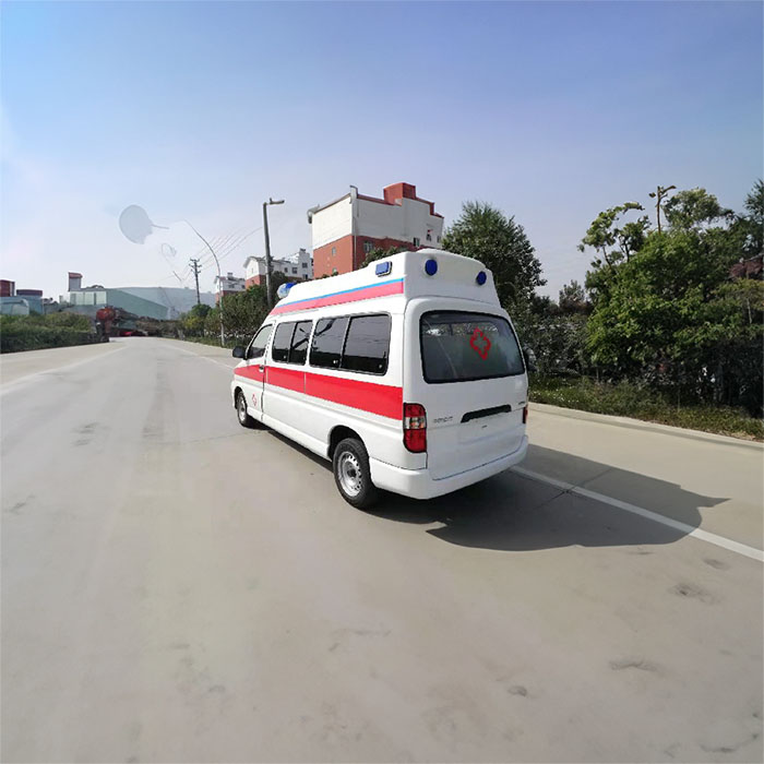 青海省康复医院租用私人救护车到内蒙古呼伦贝尔救护车如何收费出租