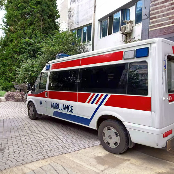 西宁大通金华医院私人救护车出租到云南曲靖救护车出租收费多少