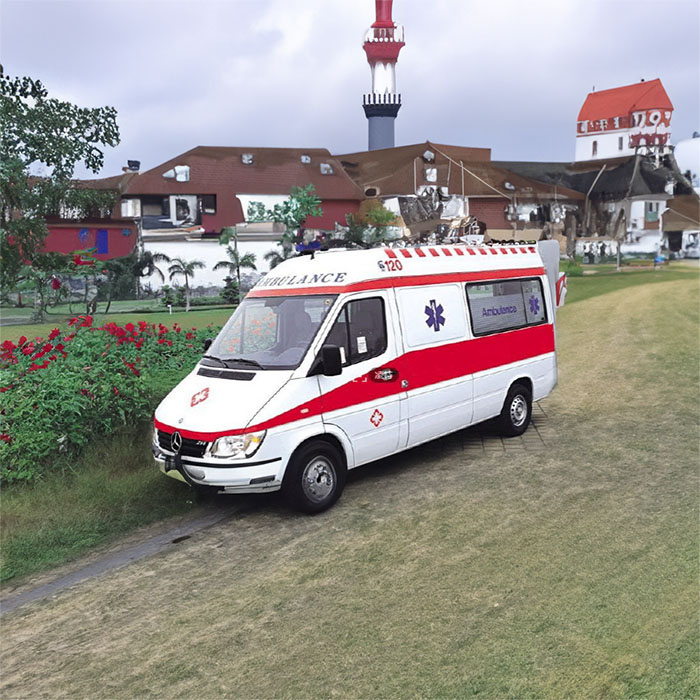 青海红十字医院青海省监狱管理局中心医院租用私人救护车护送到新疆北屯那里有救护车出租 多少钱