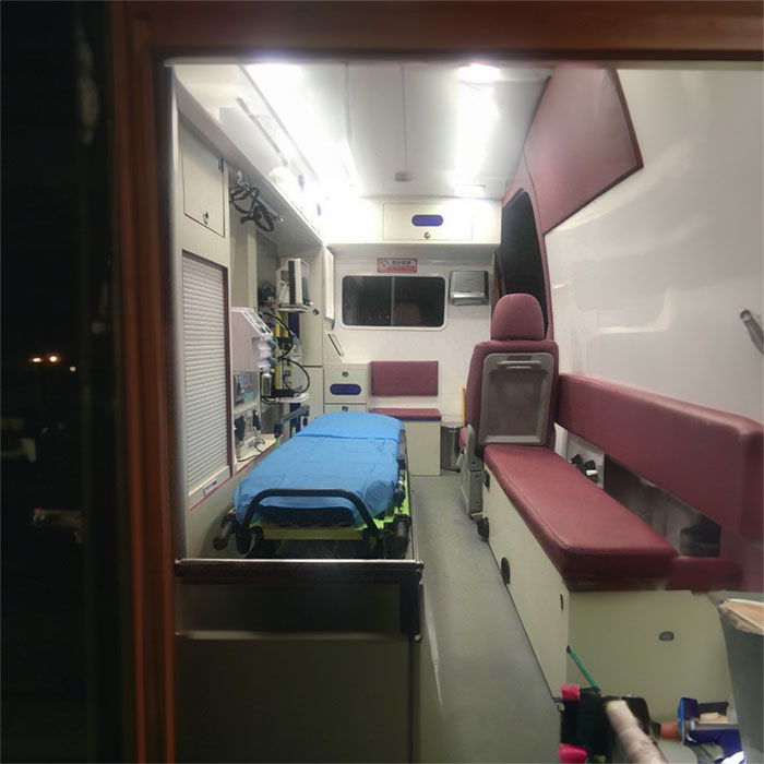 青海西宁第三人民医院租120私人急救车到西藏日喀则救护车如何收费 出租公司