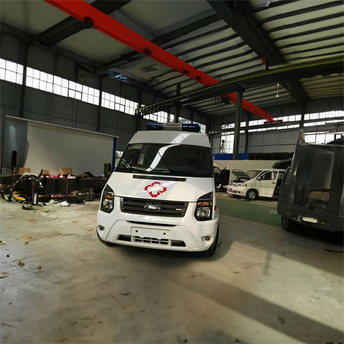 青大附院预约私人救护车租赁到青海西宁出租120救护车多少钱一公里