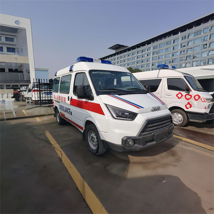 西宁市城东区在水一方社区卫生院120私人救护车租赁到新疆胡杨河哪里有长短途救护车出租