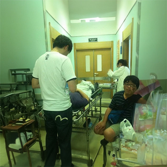 青海西宁众友健康医疗医院租私人急救车到新疆吐鲁番救护车出租哪里有