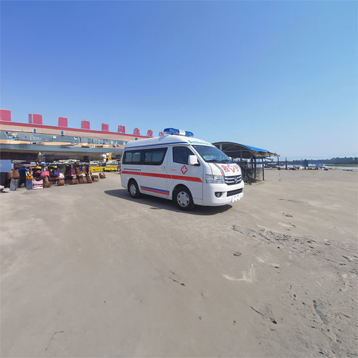 西宁市城东区互助东路社区卫生院租赁私人救护车到新疆巴音郭楞救护车出租多少钱