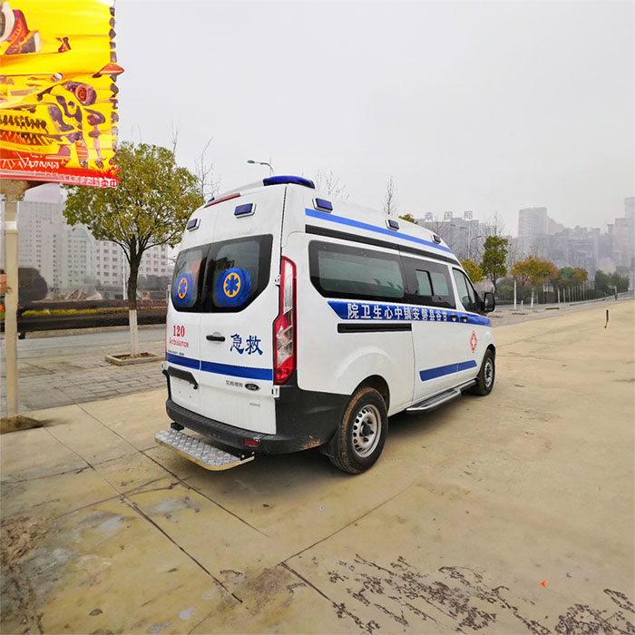 西宁市城北区中医院租救护车护送到新疆喀什救护车出租公司费用多少