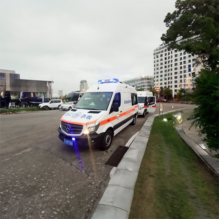 西宁市城东区建国路社区卫生院预约私人救护车转运到广东汕头医院救护车叫一次多少钱 出租