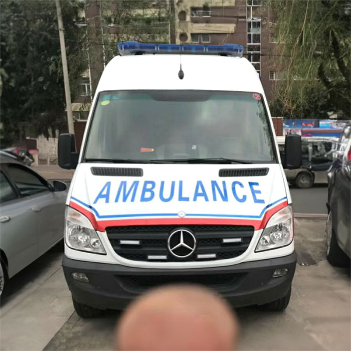 青海省妇女儿童医院租私人急救车到新疆石河子救护车出租收费多少钱