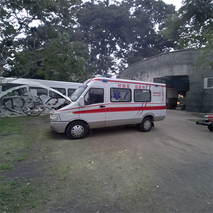 青海大学附属医院私人救护车出租到四川凉山出租转院救护车多少钱