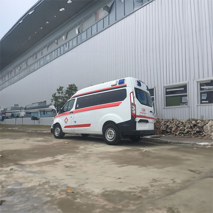 西宁大通博爱医院租私家救护车转院到云南丽江救护车出租电话是多少