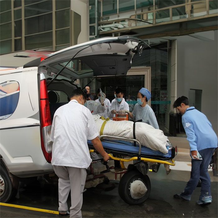 西宁现代妇产医院租用私人救护车护送到海南定安县长途救护车出租哪里找