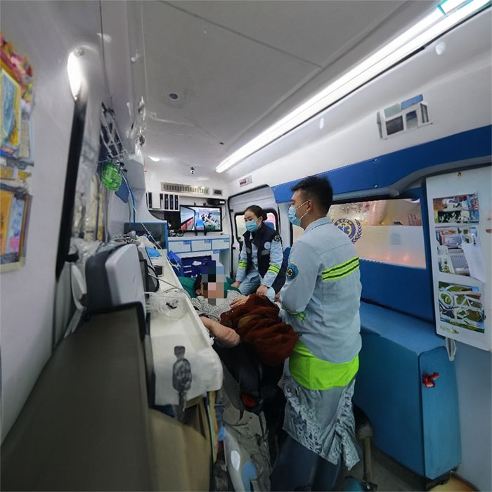 西宁市城中区民济中西医诊所预约私人救护车转运到湖南怀化哪里有私人救护车出租