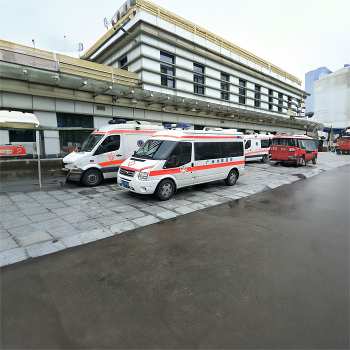 青海红十字医院青海省监狱管理局中心医院租私人救护车到新疆吐鲁番叫救护车一般多少钱出租公司