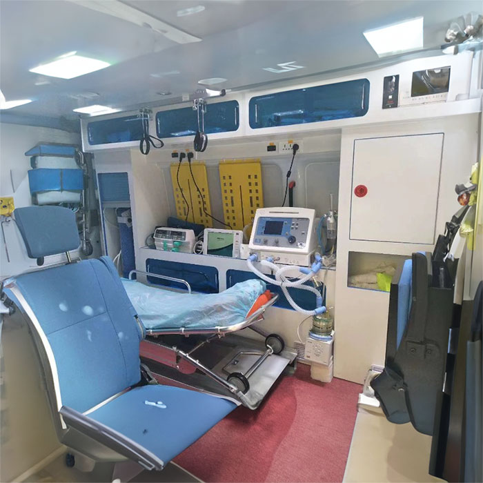 西宁润华皮肤病医院救护车出租到湖北武汉正规救护车出租哪个公司好