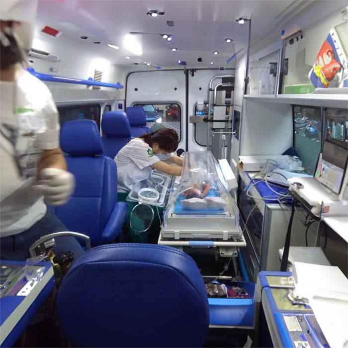 青海省西宁东方男科医院租赁私家救护车到湖北神农架救护车出租车多少钱一公里