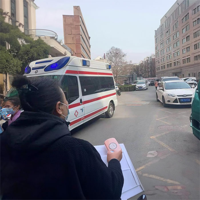 中国人民医院第四医院租用私人救护车护送到江西西宁哪里有救护车可以出租