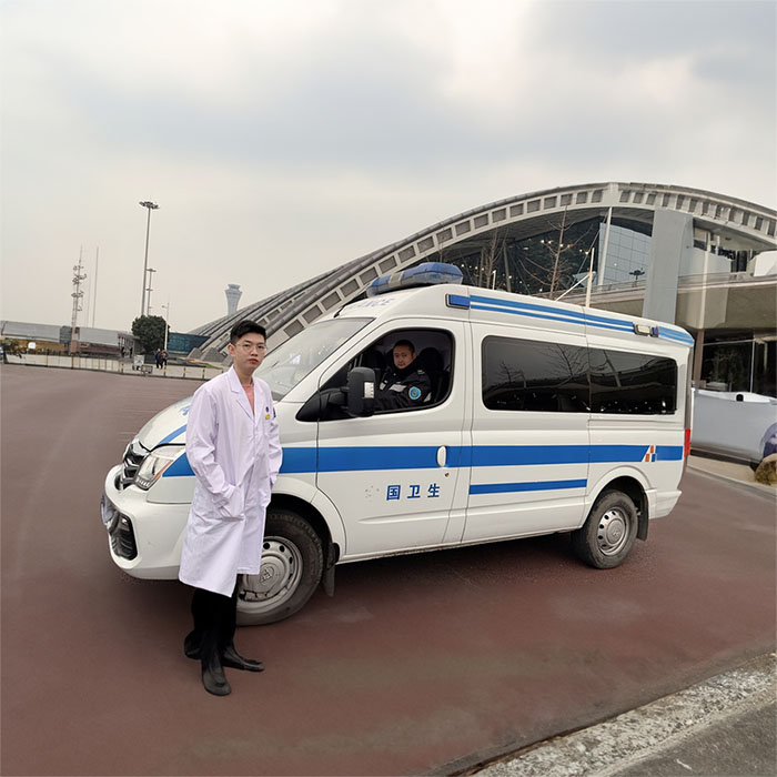 青海省妇产儿童医院租120私人急救车到贵州六盘水救护车出租收费多少