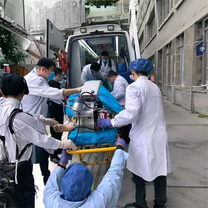 西宁欧亚泌尿专科医院预约私人救护车租赁到新疆可克达拉哪里有出租救护车的