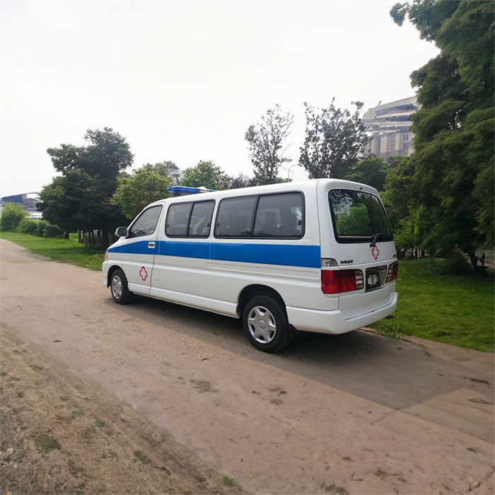 青海省第四人民医院（青海省传染病医院）租赁正规救护车到山西忻州救护车出租多少钱