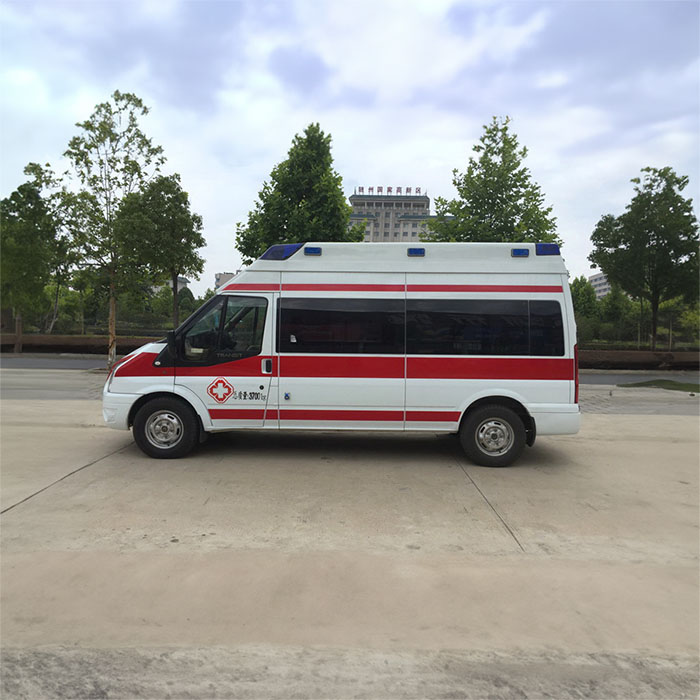 西宁市第二人民医院租120私人急救车到四川宜宾包救护车跨省多少钱出租