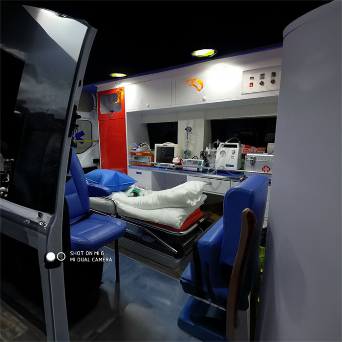 西宁永昌中西医结合门诊部租私人救护车到四川阿坝哪里有救护车出租电话多少