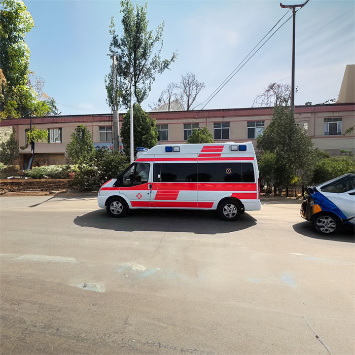 西宁市城东区在水一方社区卫生院租赁私人救护车到河南鹤壁救护车出租需要多少钱