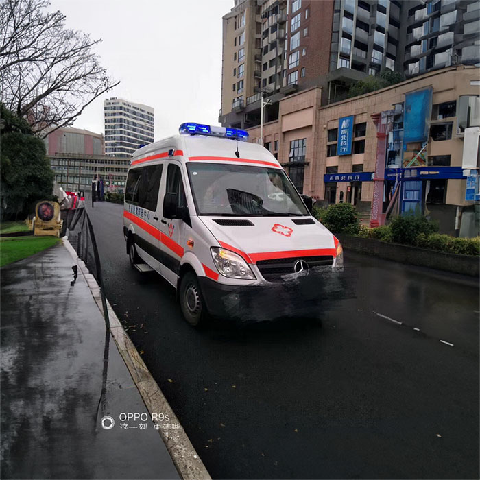 西宁现代妇产医院租120私人急救车到甘肃武威120救护车出租费多少钱