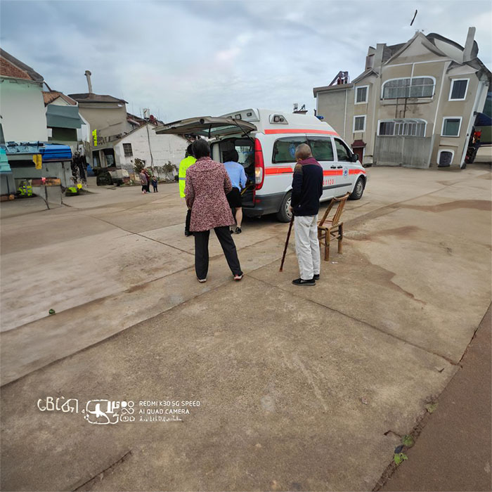 西宁市城东区中庄社区卫生服务站租赁正规救护车到贵州六盘水救护车出租收费多少钱