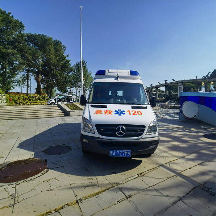 青海西宁红十字医院租私人救护车到新疆石河子长途救护车出租哪里靠谱