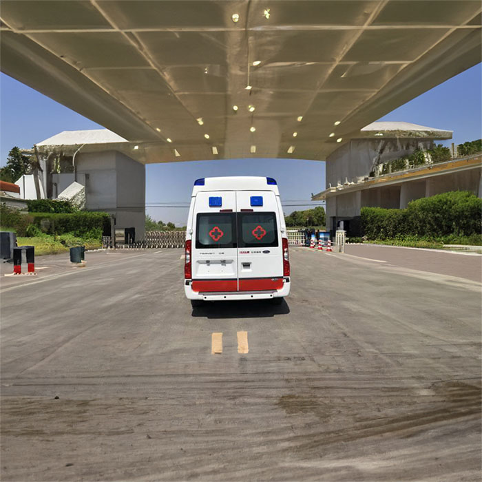 青海省妇产儿童医院租赁正规救护车到新疆克拉玛依救护车出租长途得多少钱