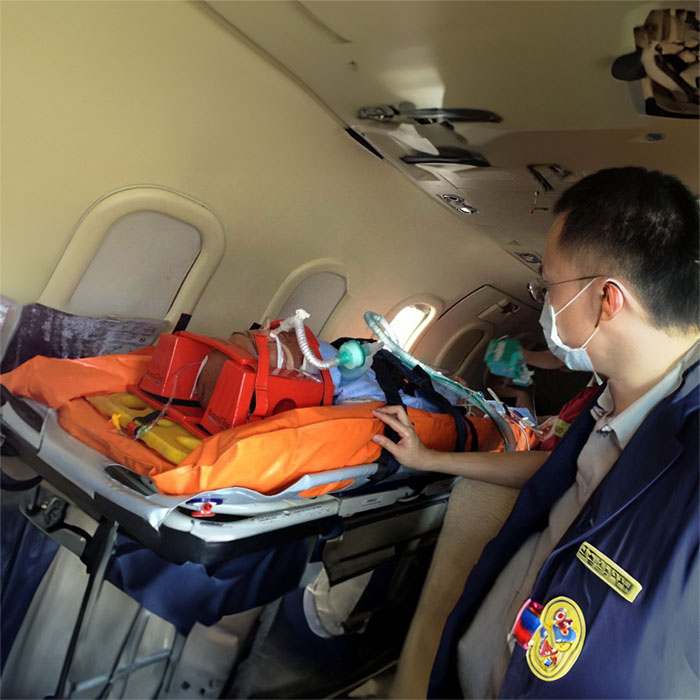 西宁现代妇产医院租用私人救护车护送到湖北潜江急救救护车出租费用多少