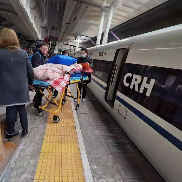 青海红十字医院青海省监狱管理局中心医院租私人急救车到广西防城港救护车出租价格表多少钱