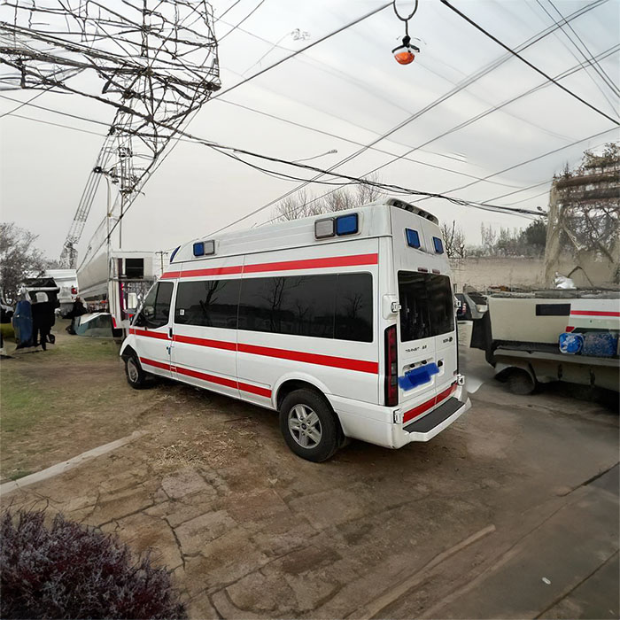 西宁市城东区学院社区卫生服务站租用私人救护车到广西玉林医院救护车出租是多少钱一公里