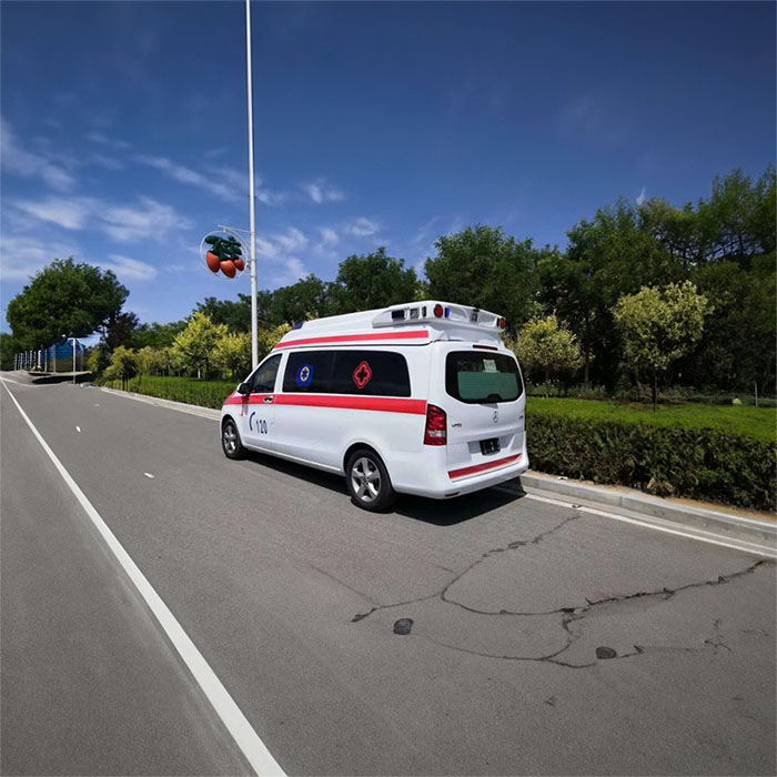 青大附院租赁私家救护车转院到福建龙岩私人救护车出租一般多少钱