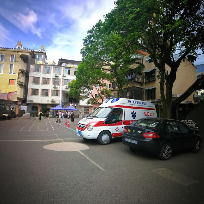 西宁市湘润医院预约私人救护车租赁到四川眉山救护车出租公司哪里有