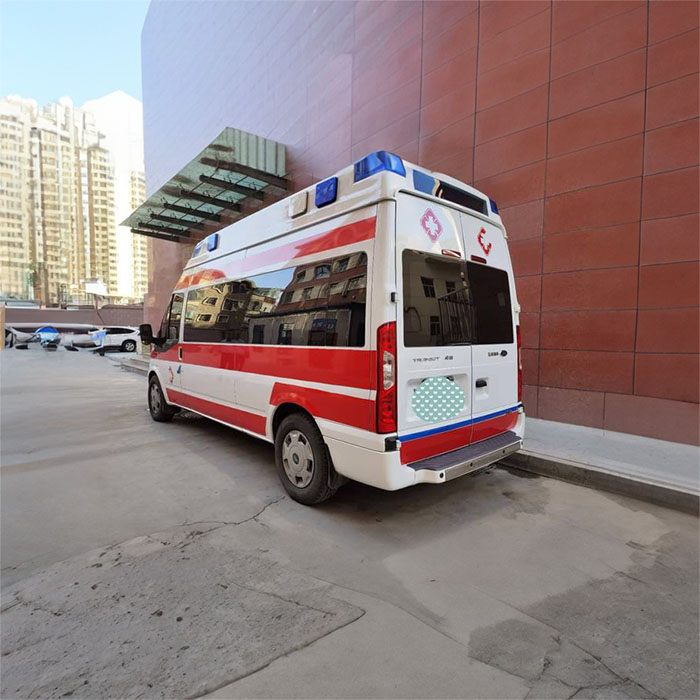 青海西宁仁济医院租私家救护车转院到四川成都救护车出租公司背哪些