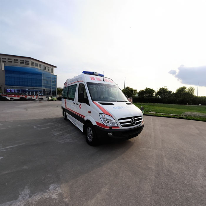 西宁永昌中西医结合门诊部租赁私人救护车转运到四川广元救护车多少一公里出租