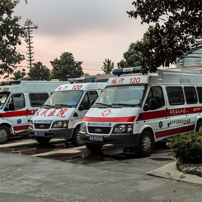 西宁市城东区佳和社区卫生服务站租私人救护车到湖北神农架救护车出租租赁费用是多少