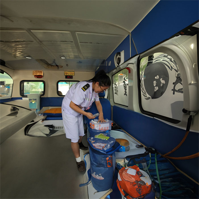 西宁市城中区新青村卫生室租120私人急救车到甘肃白银救护车出租多少钱