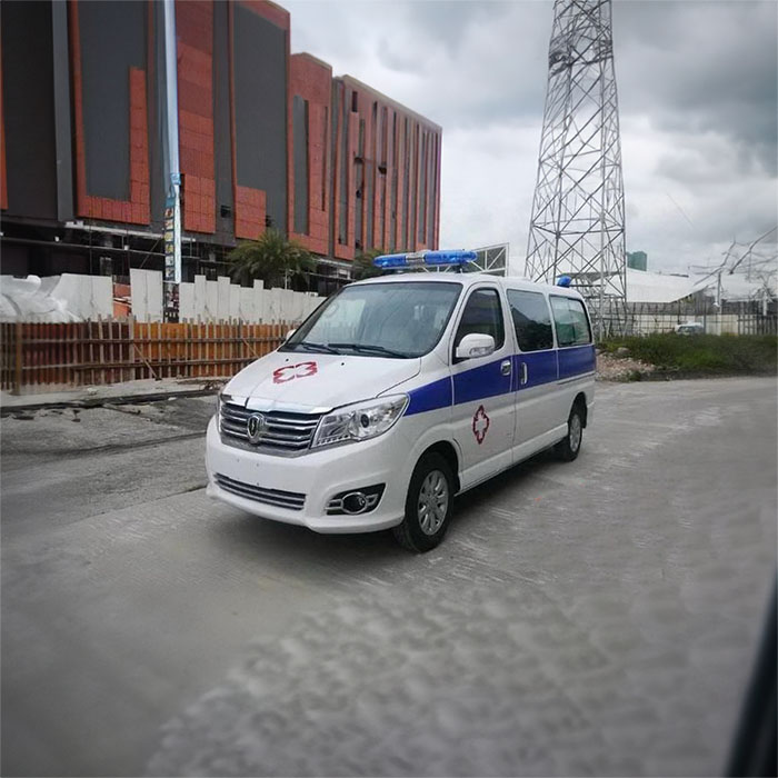 西宁润华皮肤病医院出租急救车护送到云南迪庆120救护车出租费用是多少