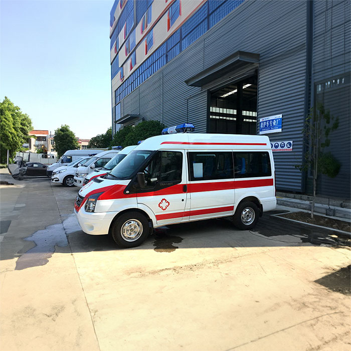 青大附院租赁正规救护车到广东东莞救护车出租电话多少