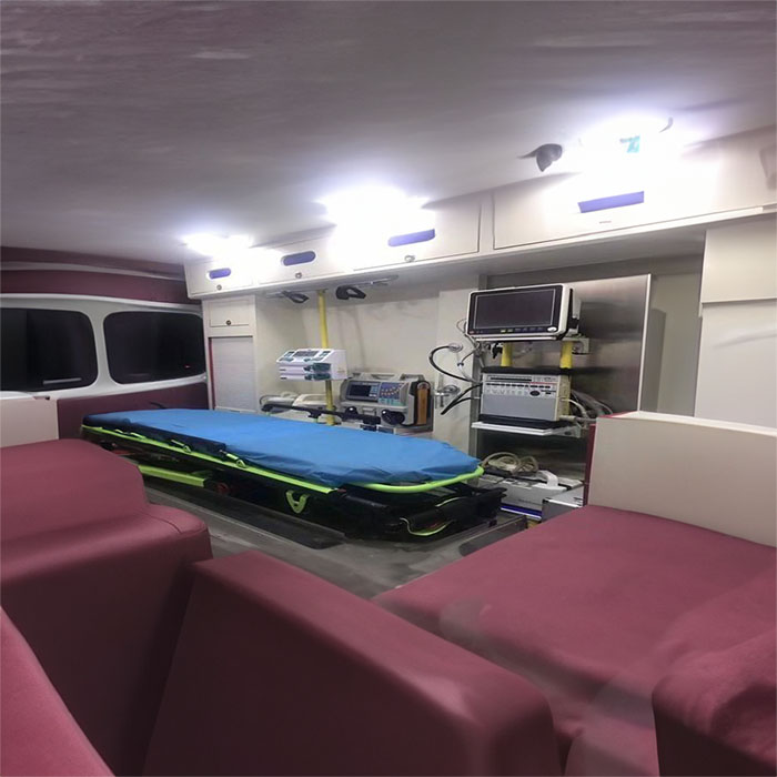 西宁东方医院私人救护车出租到黑龙江鹤岗救护车出租一般多少钱租用