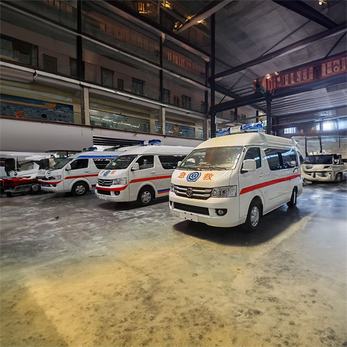 青海省人民医院租私家救护车转院到青海果洛救护车出租长途转院多少钱