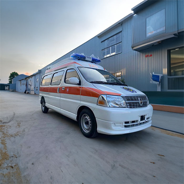 青海省人民医院租赁正规救护车到甘肃定西跨省120救护车出租多少钱