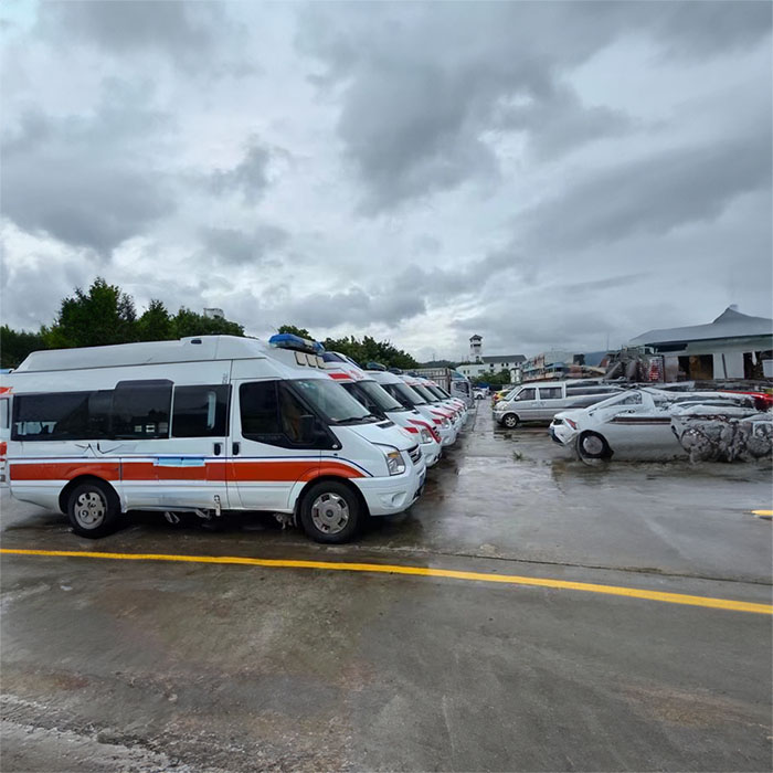 青海西宁兴华医院租私人救护车转院到云南大理跨省救护车出租哪里靠谱