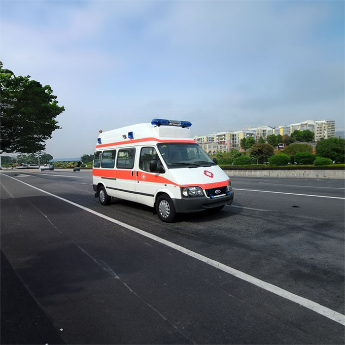 西宁大通县西山官巴村卫生室租私人急救车到青海海西医院救护车叫一次多少钱 出租